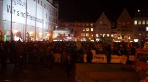 Voller Rathausplatz gegen die Hetze der AfD