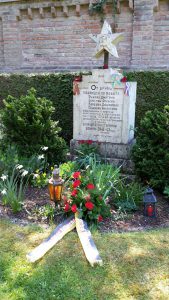 Mahnmal auf dem Gögginger Friedhof
