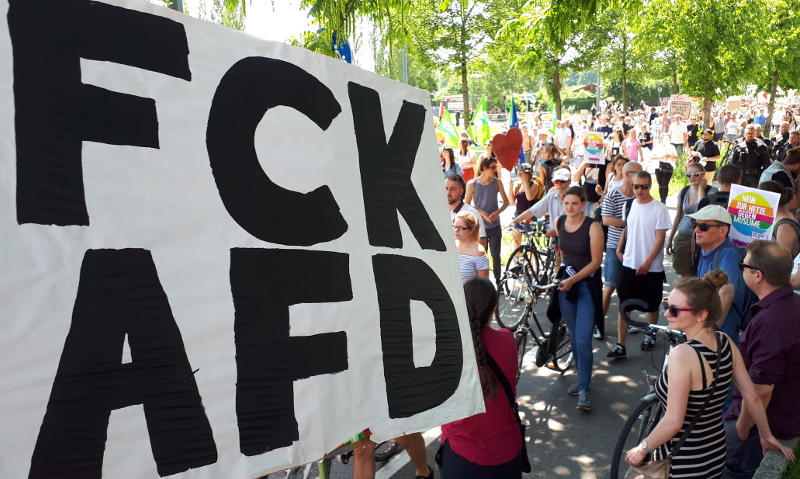 Auf der Demonstration von den Messehallen zum Rathausplatz